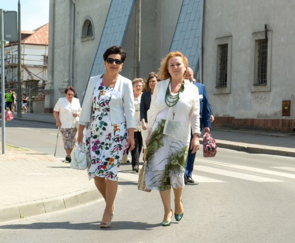 Przemarsz uczestników Jubileuszu Szkoły